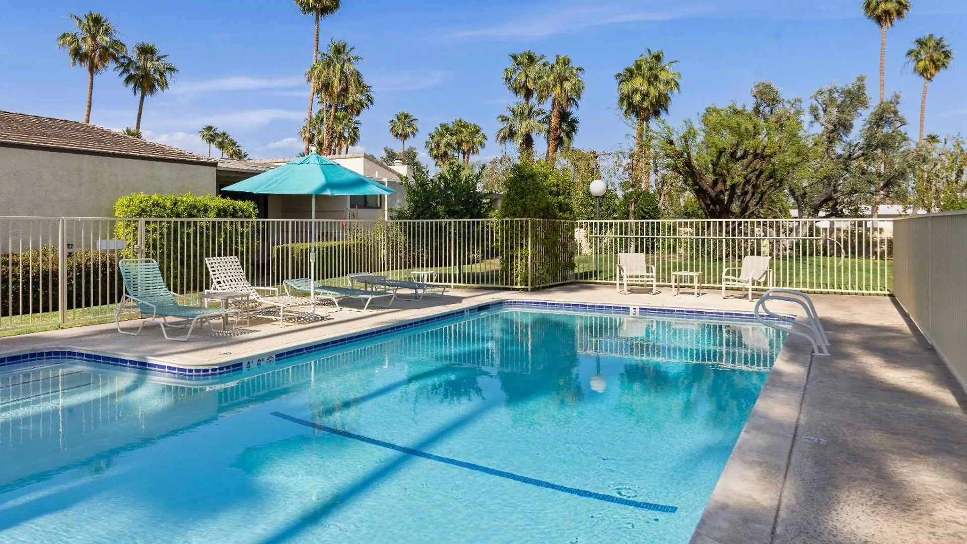*Condo - 490 E Via Ensenada Cir, 92264 Palm Springs 0*,