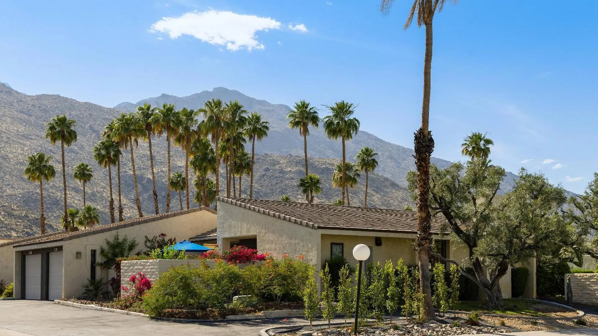 *Condo - 490 E Via Ensenada Cir, 92264 location